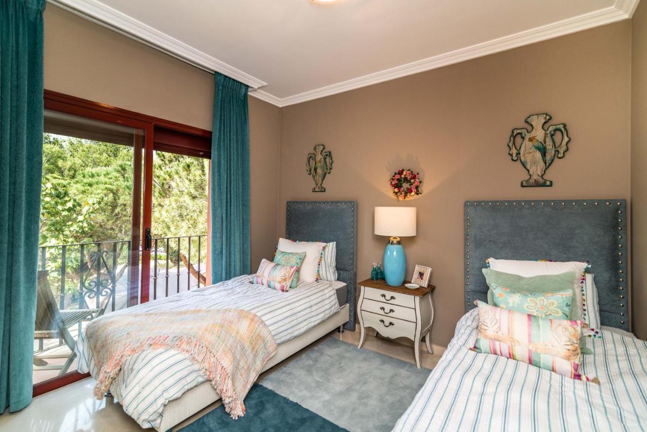 Luxury 2-Bed Apartment In Elviria W Pool Marbella Exterior foto