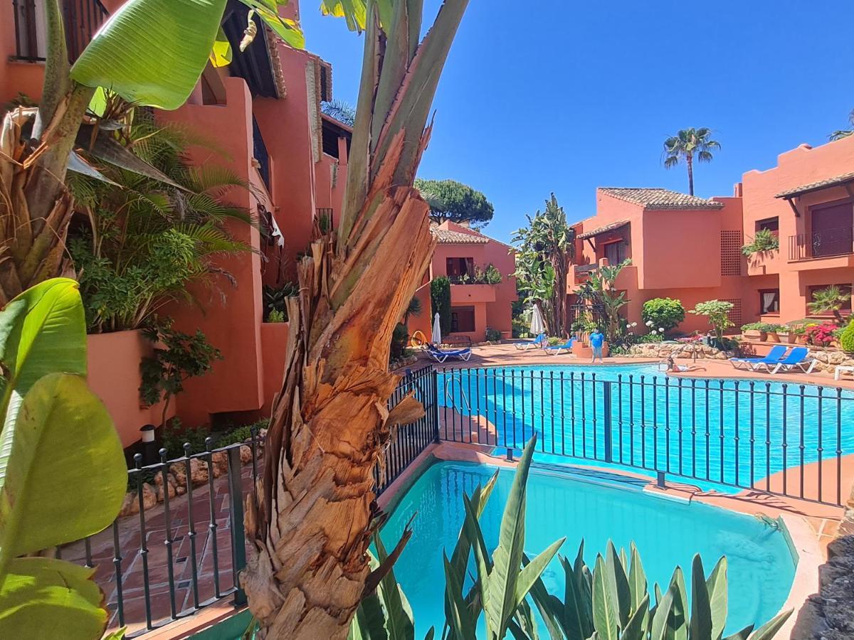 Luxury 2-Bed Apartment In Elviria W Pool Marbella Exterior foto