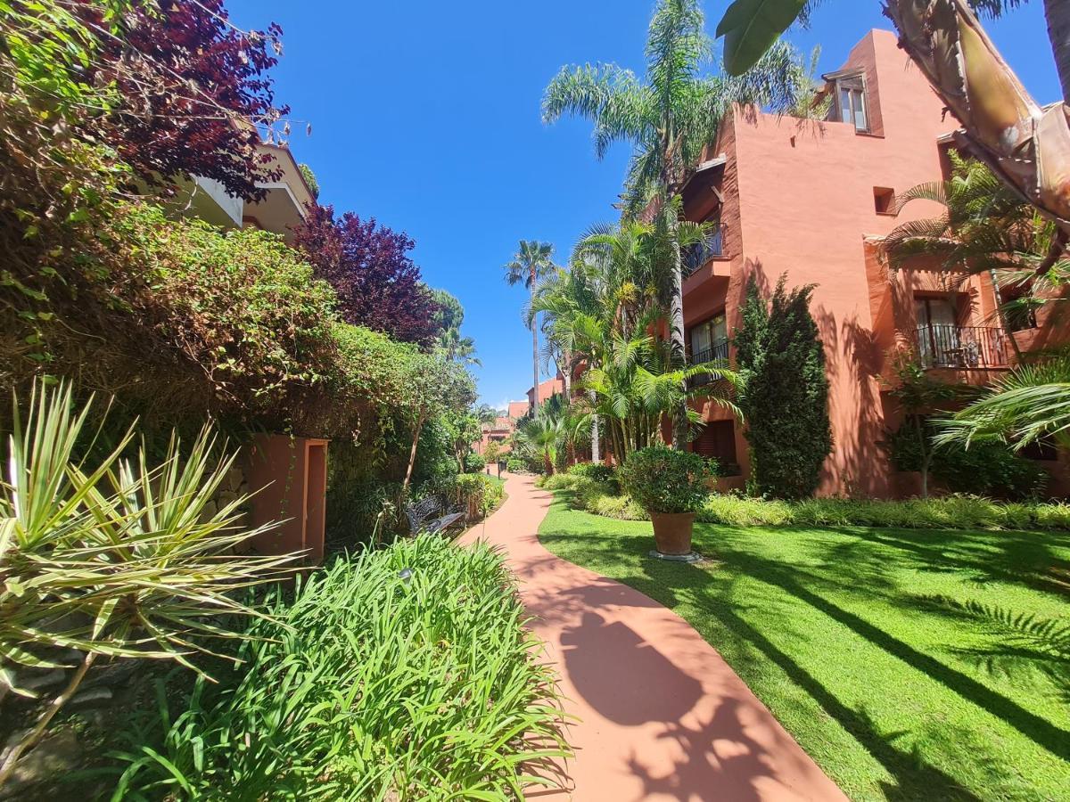 Luxury 2-Bed Apartment In Elviria W Pool Marbella Exterior foto